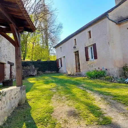 Holiday home Maison De Charme Pres De Belves Avec Cheminee, Terrasse, Animaux Admis - Fr-1-616-542